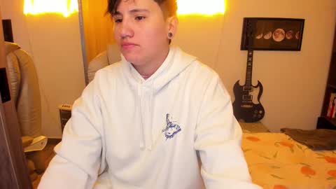 Snapshot of musicayluna chatting on 10/19/25, 11:27 VALENTINA Luna online show from 10/19/25, 11:27