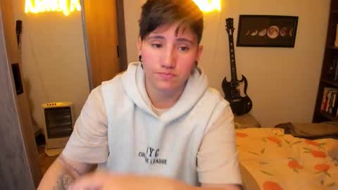 Snapshot of musicayluna chatting on 10/22/25, 12:11 VALENTINA Luna online show from 10/22/25, 12:11