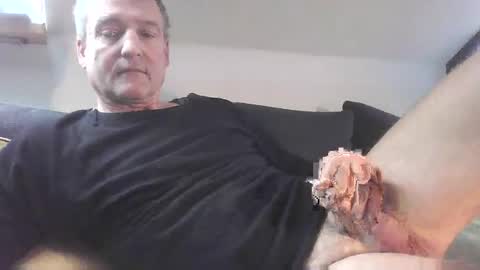 Snapshot of muskauer chatting on 11/10/25, 08:57 nobuddy online show from 11/10/25, 08:57