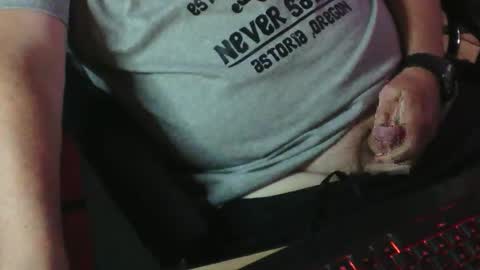 Snapshot of muso44 chatting on 01/01/25, 01:47 Muso online show from 01/01/25, 01:47