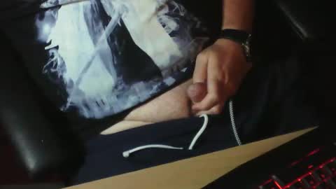 Snapshot of muso44 chatting on 01/05/25, 11:04 Muso online show from 01/05/25, 11:04