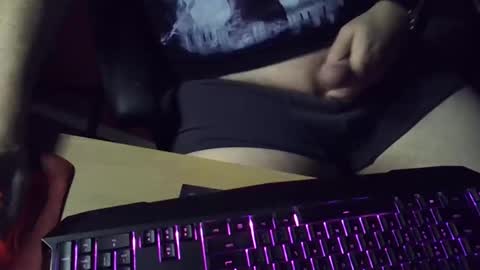 Snapshot of muso44 chatting on 11/15/25, 01:40 Muso online show from 11/15/25, 01:40