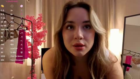 Nika online show from 10/05/25, 09:24