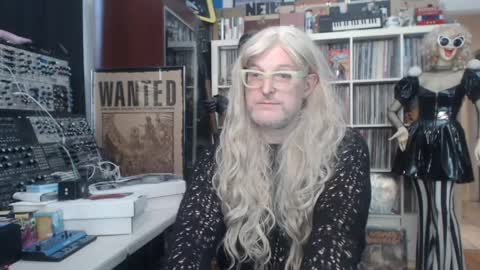 Snapshot of muziknerd chatting on 05/21/26, 11:34 Muziknerd online show from 05/21/26, 11:34