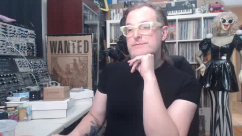 Snapshot of muziknerd chatting on 05/24/26, 06:51 Muziknerd online show from 05/24/26, 06:51