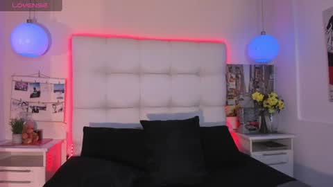 Snapshot of mxli_divine_ chatting on 08/03/26, 05:49 mxli_divine_ online show from 08/03/26, 05:49