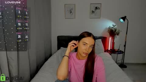 Snapshot of my_coco chatting on 12/03/24, 10:51 katie online show from 12/03/24, 10:51