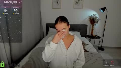 Snapshot of my_coco chatting on 12/06/24, 02:57 katie online show from 12/06/24, 02:57