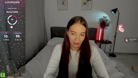 Snapshot of my_coco chatting on 12/07/24, 01:58 katie online show from 12/07/24, 01:58