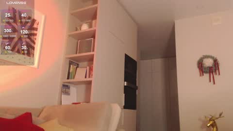 Snapshot of my_hannah chatting on 01/11/25, 02:04 Hannah  welcome  online show from 01/11/25, 02:04