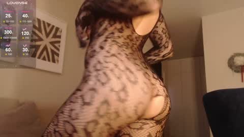 Snapshot of my_hannah chatting on 01/12/25, 01:48 Hannah  welcome  online show from 01/12/25, 01:48