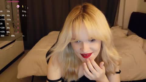 Lily online show from 04/17/26, 12:13