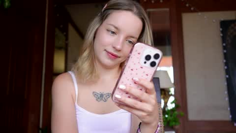 Snapshot of my_mia_ chatting on 04/28/26, 04:39 MIA I will be here Monday Wednesday Thursday Saturday online show from 04/28/26, 04:39