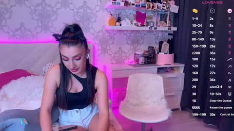 Snapshot of my_naomi chatting on 04/19/26, 06:10 Naomi online show from 04/19/26, 06:10