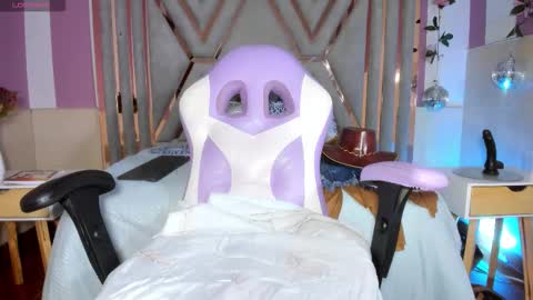 Snapshot of mya_blaze chatting on 09/13/25, 04:01 mya_blaze online show from 09/13/25, 04:01