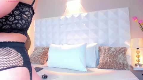 Snapshot of mya_evans chatting on 02/12/25, 11:40 Mariana Evans online show from 02/12/25, 11:40