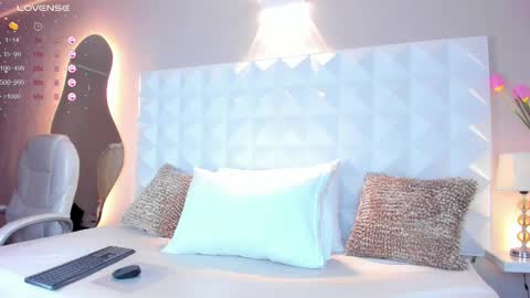 Snapshot of mya_evans chatting on 03/01/25, 11:39 Mariana Evans online show from 03/01/25, 11:39