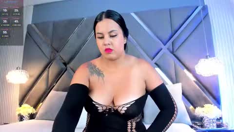 Snapshot of mya_evans chatting on 09/17/25, 11:34 Mariana Evans online show from 09/17/25, 11:34
