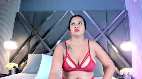 Snapshot of mya_evans chatting on 10/22/25, 11:32 Mariana Evans online show from 10/22/25, 11:32