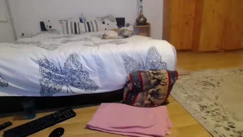 Mia kane online show from 12/17/24, 04:43