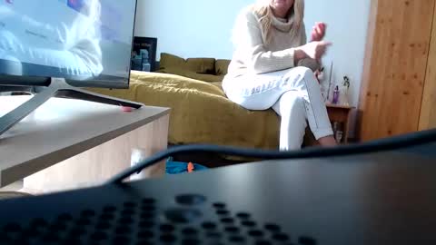 Mia kane online show from 11/25/25, 08:25