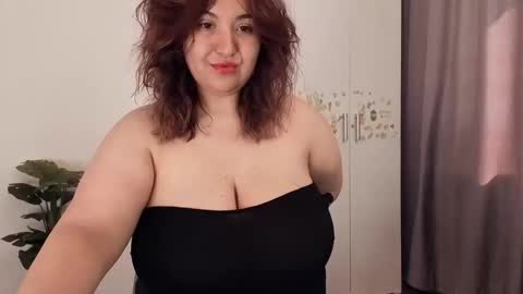 Snapshot of mya_sweet25 chatting on 04/17/26, 11:57 Mya online show from 04/17/26, 11:57