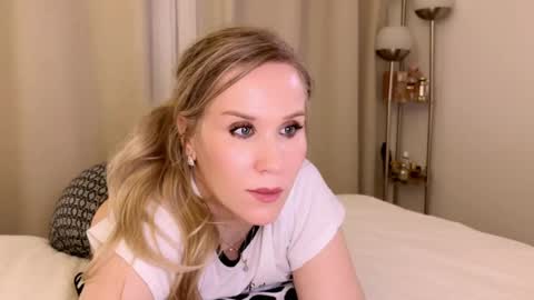 Snapshot of myassistant chatting on 12/29/24, 01:13 Mya-be Yours P online show from 12/29/24, 01:13