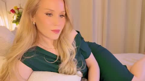 Snapshot of myassistant chatting on 01/19/25, 10:17 Mya-be Yours P online show from 01/19/25, 10:17