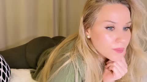 Snapshot of myassistant chatting on 01/29/25, 01:05 Mya-be Yours P online show from 01/29/25, 01:05