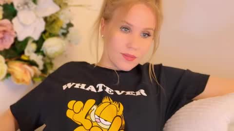 Snapshot of myassistant chatting on 02/11/25, 10:07 Mya-be Yours P online show from 02/11/25, 10:07