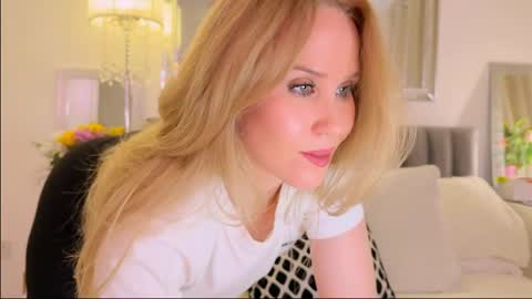 Snapshot of myassistant chatting on 02/16/25, 12:19 Mya-be Yours P online show from 02/16/25, 12:19