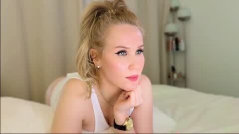 Snapshot of myassistant chatting on 02/17/25, 09:30 Mya-be Yours P online show from 02/17/25, 09:30