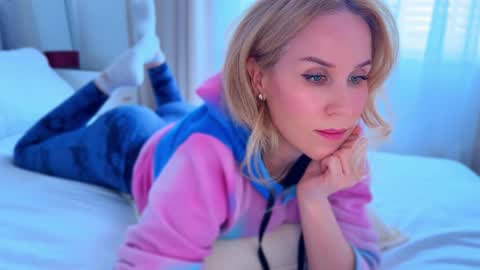 Snapshot of myassistant chatting on 09/09/25, 03:33 Mya-be Yours P online show from 09/09/25, 03:33