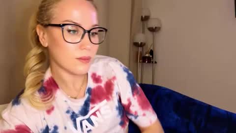 Snapshot of myassistant chatting on 09/11/25, 08:53 Mya-be Yours P online show from 09/11/25, 08:53