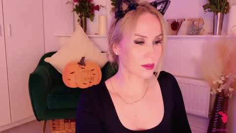 Snapshot of myassistant chatting on 10/27/25, 07:07 Mya-be Yours P online show from 10/27/25, 07:07