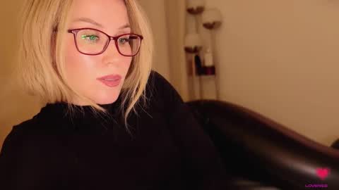 Snapshot of myassistant chatting on 11/01/25, 10:45 Mya-be Yours P online show from 11/01/25, 10:45