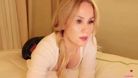 Snapshot of myassistant chatting on 11/02/25, 09:28 Mya-be Yours P online show from 11/02/25, 09:28