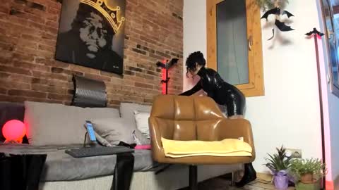 Lola online show from 10/18/25, 10:10