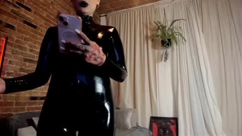 Lola online show from 02/20/26, 02:08