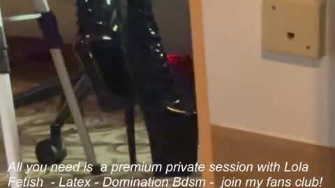 Lola online show from 04/16/26, 08:20