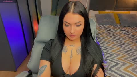 Snapshot of mygoddesshecate chatting on 04/11/26, 05:17 Hecate online show from 04/11/26, 05:17