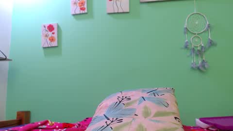 Snapshot of myguardian20angel chatting on 11/12/25, 07:03 Angel Cute online show from 11/12/25, 07:03