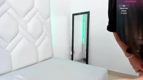 Snapshot of myinnocentwhore chatting on 09/25/25, 10:02 LINDA  AND EMILIO online show from 09/25/25, 10:02