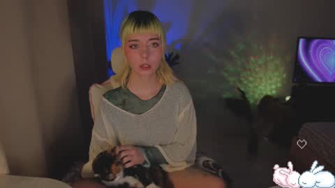 Snapshot of mylaweb chatting on 12/25/24, 12:05 MylaFlores online show from 12/25/24, 12:05