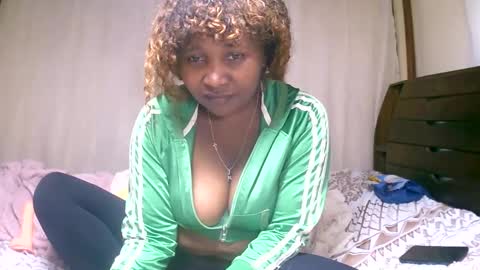 Snapshot of mylindasweet chatting on 01/12/25, 06:05 linda online show from 01/12/25, 06:05