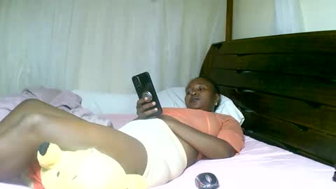 Snapshot of mylindasweet chatting on 02/06/25, 01:10 linda online show from 02/06/25, 01:10