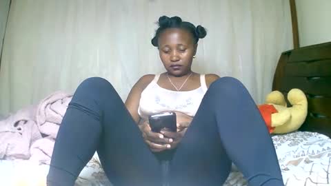 Snapshot of mylindasweet chatting on 02/09/25, 03:32 linda online show from 02/09/25, 03:32