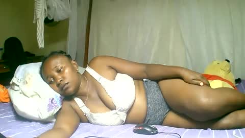 Snapshot of mylindasweet chatting on 02/22/25, 12:51 linda online show from 02/22/25, 12:51