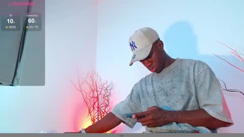 Snapshot of mylowallacee chatting on 12/11/24, 04:31 Mylo Wallace online show from 12/11/24, 04:31