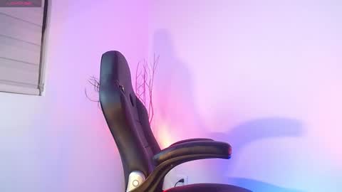 Snapshot of mylowallacee chatting on 01/18/25, 02:47 Mylo Wallace online show from 01/18/25, 02:47